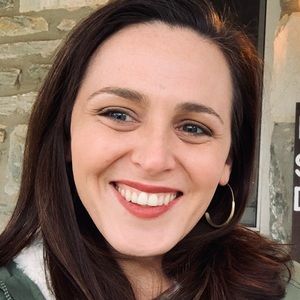 Meet your Posher, Maura